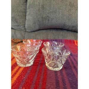 Set of 4 Clear‎ Glass Shot Glasses with Starburst Pattern